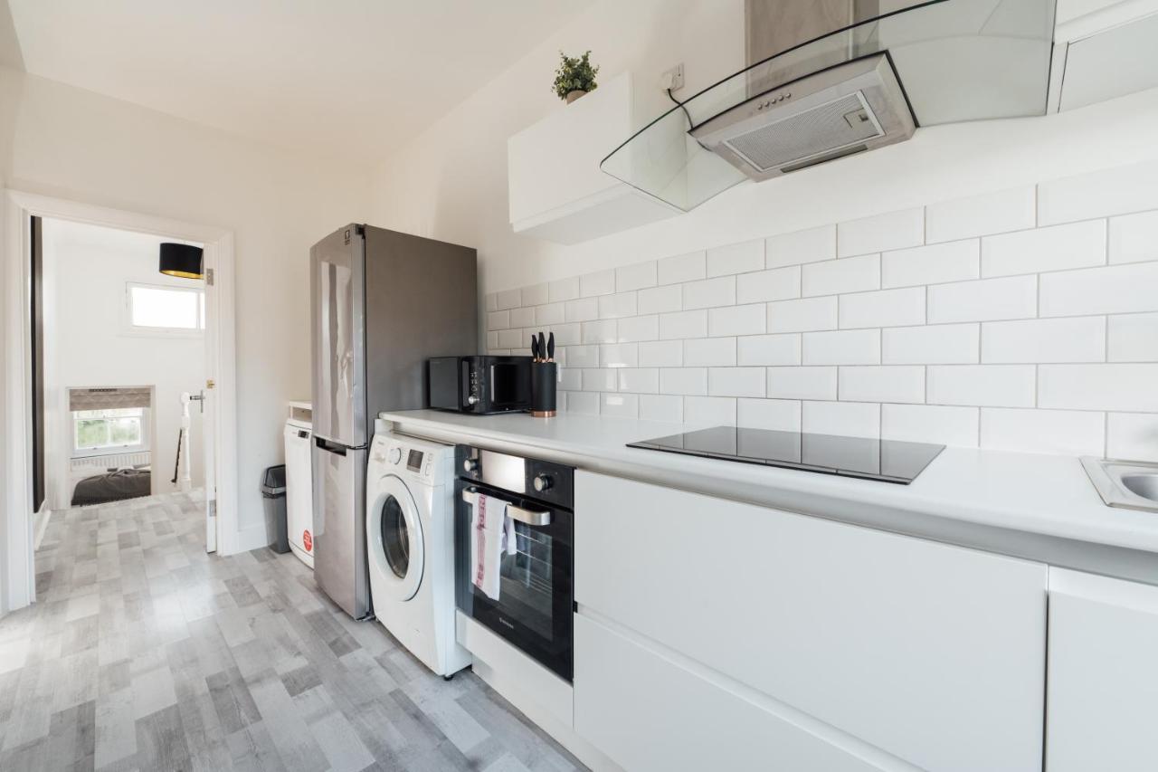 Stunning & Stylish 2 Bed Flat In West Appartamento