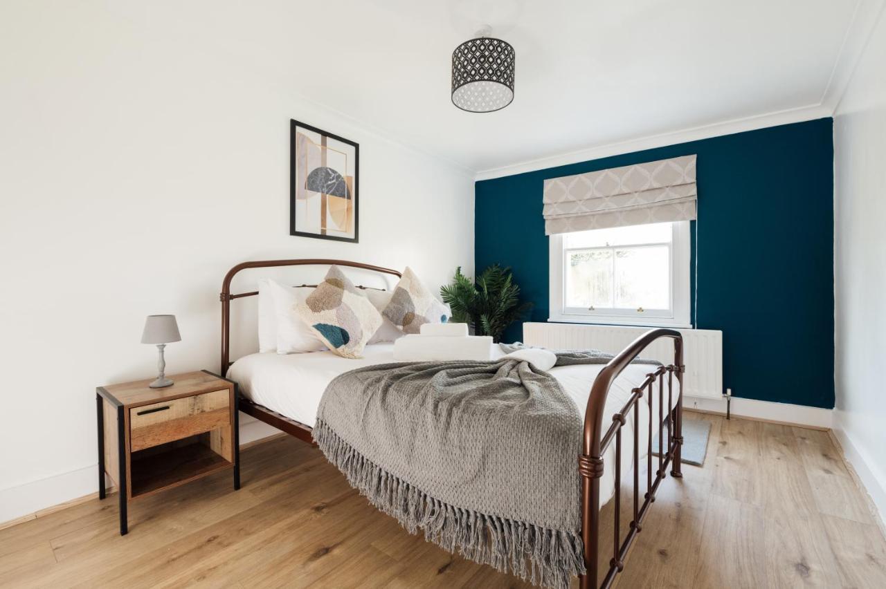 Stunning & Stylish 2 Bed Flat In West Appartamento Londra