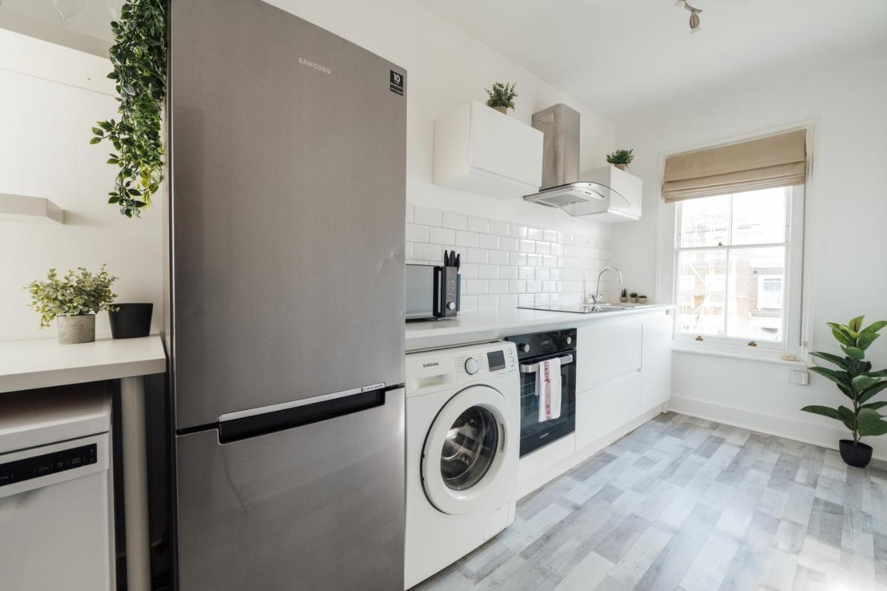 Stunning & Stylish 2 Bed Flat In West Londra