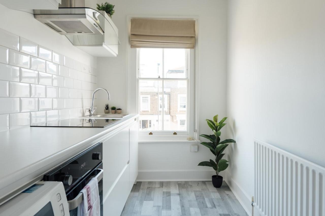 Stunning & Stylish 2 Bed Flat In West Londra