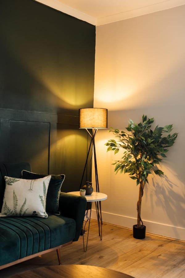 Stunning & Stylish 2 Bed Flat In West * Londra